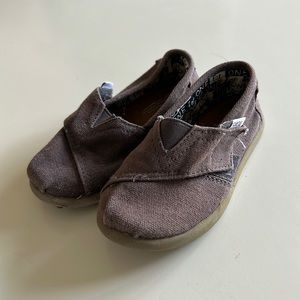 Toddler Toms; size 8